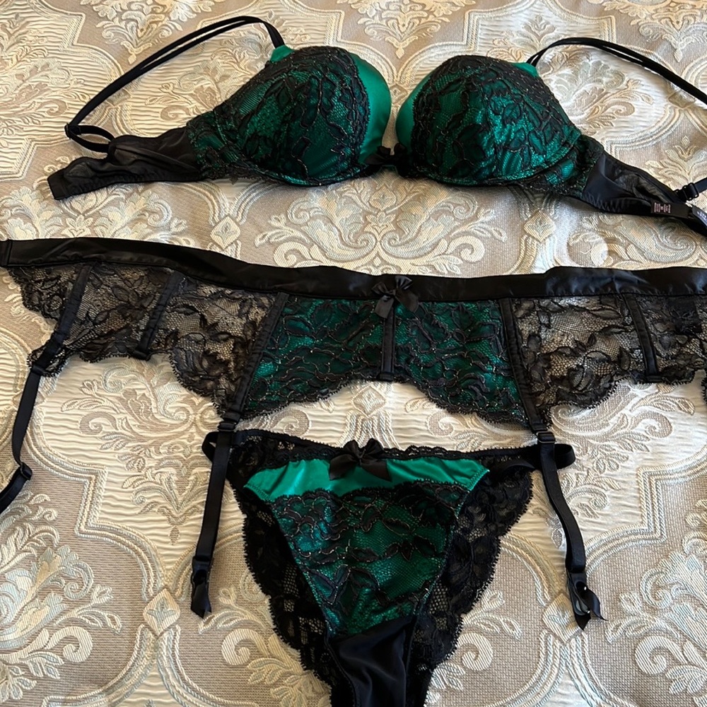 Victoria’s Secret Bra/Garter/Panty Ensemble